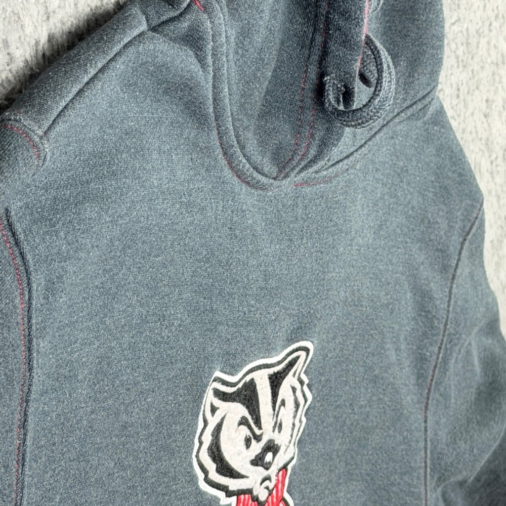 Wisconsin Badgers Hoodie Men's XL Bucky Badger Colosseum NCAA Grey Red Pullover - Picture 9 of 16